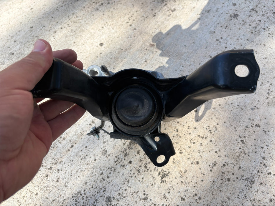 2020-2024 TOYOTA COROLLA ENGINE MOTOR RIGHT SIDE MOUNT SUPPORT BRACKET OEM