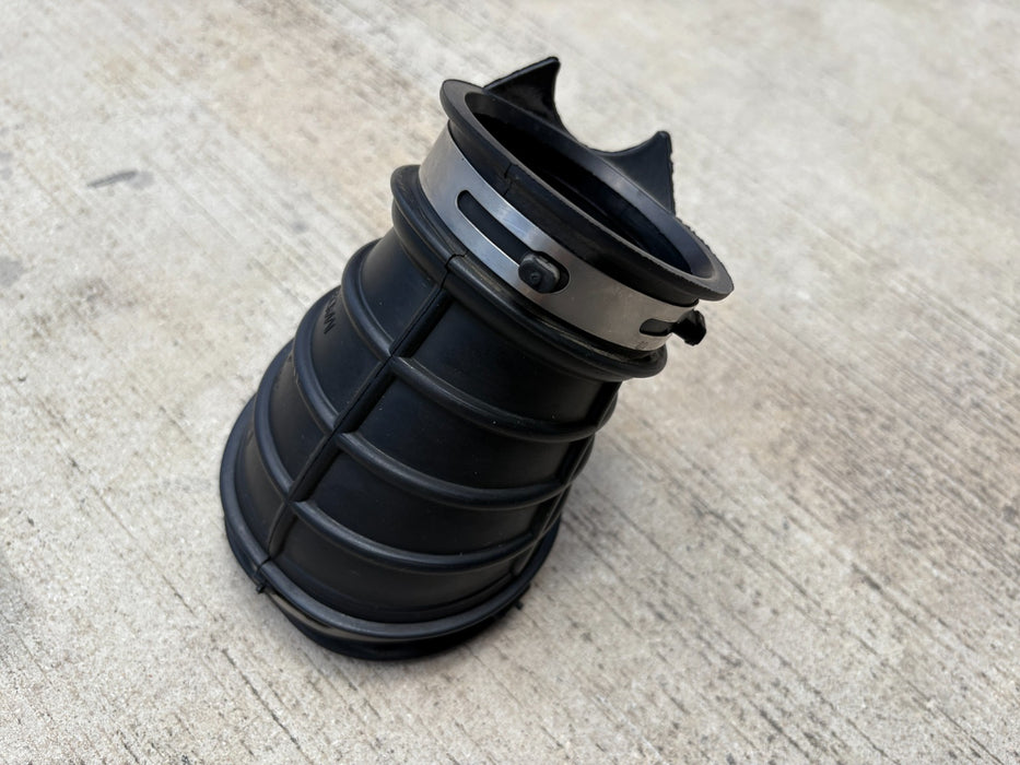 2019-2025 CHEVROLET SILVERADO, SIERRA AIR INTAKE RESONATOR DUCT TUBE #84467640
