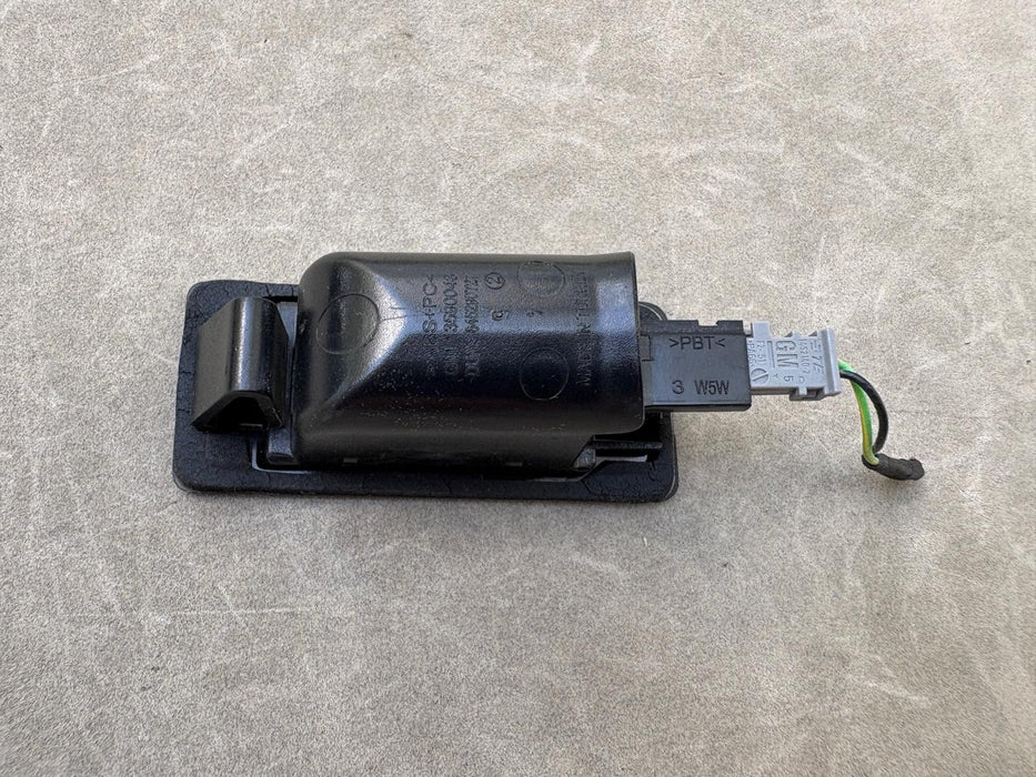 2018 - 2024 CHEVROLET EQUINOX LICENSE PLATE LIGHT LAMP 13590043