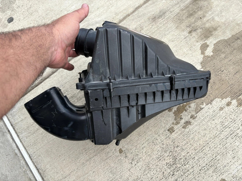 2013-2015 Jaguar XF 3.0L LH Driver Engine Air Intake Filter Housing Cleaner Box