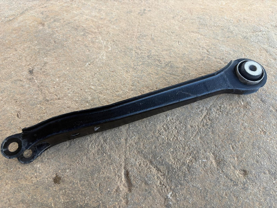2017-2019 CADILLAC XT5 3.6L REAR LEFT LOWER TRAILING CONTROL ARM OEM 84031504