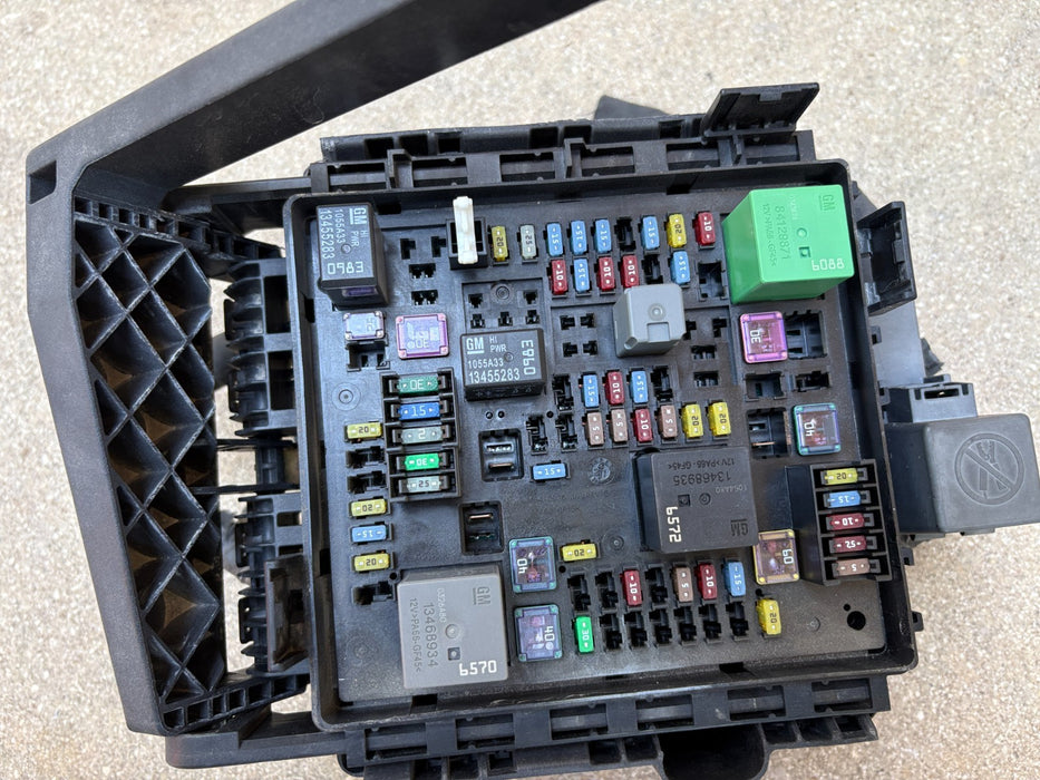 2018-2024 TRAVERSE ENGINE FUSE BOX RELAY JUNCTION BLOCK CONTROL MODULE OEM