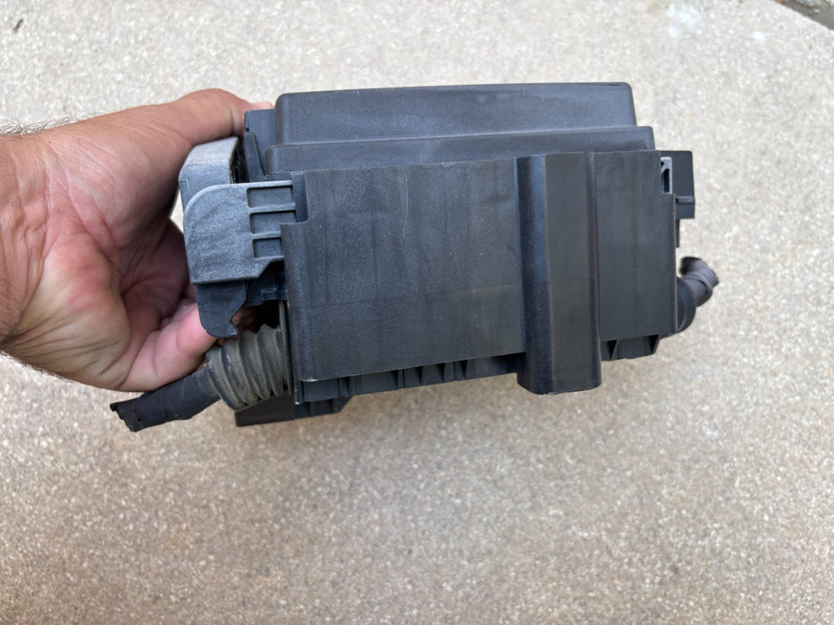 2017-2020 GMC ACADIA ENGINE FUSE BOX RELAY JUNCTION BLOCK CONTROL MODULE OEM
