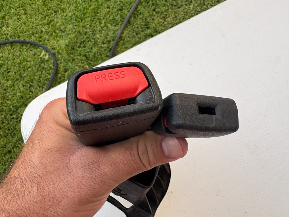 2019-2023 TOYOTA COROLLA REAR PASSENGER SEAT BELT BUCKLE BLACK ASSY OEM