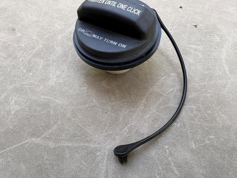 2015  - 2019 Kia Optima Fuel Gas Tank Cap OEM