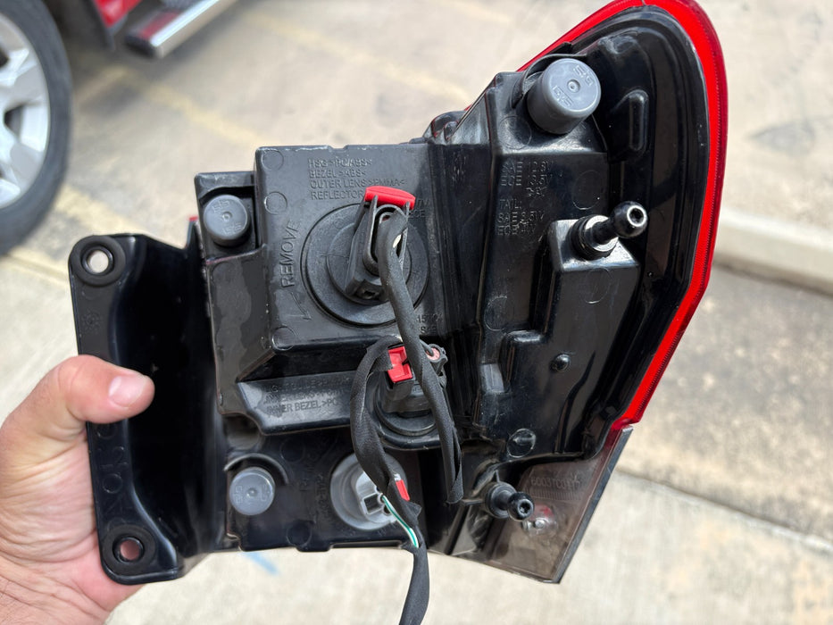 2020-2022 JEEP GRAND CHEROKEE Left Driver Side Outer Taillight P68471329AA OEM