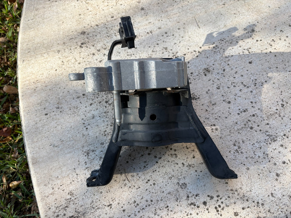 2020-2024 TOYOTA COROLLA ENGINE MOTOR RIGHT SIDE MOUNT SUPPORT BRACKET OEM