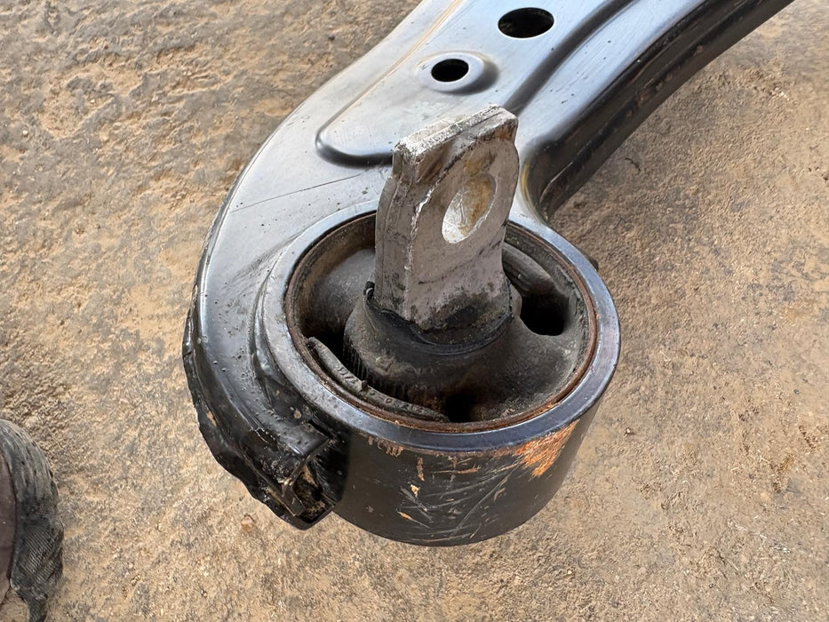 2015-2019 TOYOTA HIGHLANDER REAR RIGHT LOWER CONTROL TRAILING ARM ASSEMBLY