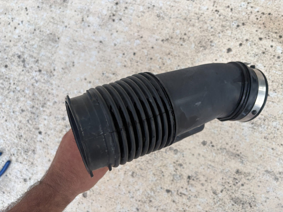 2017-2021 TOYOTA TUNDRA 5.7L V8 AIR INTAKE FILTER HOSE OEM