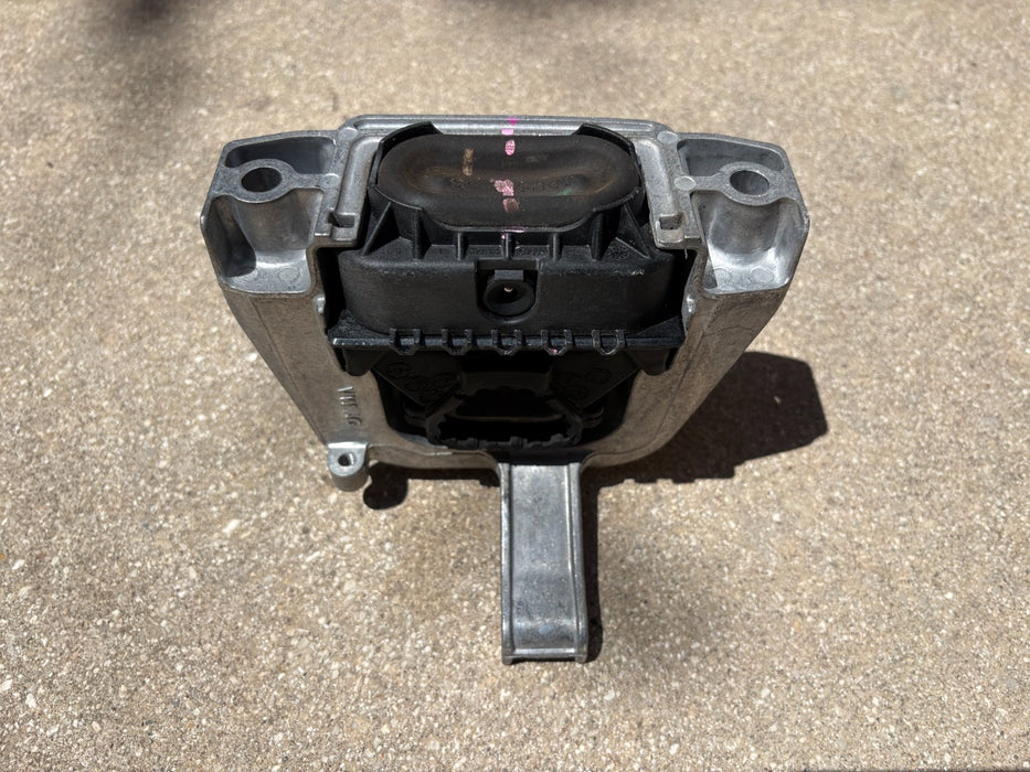 2020 - 2023 Volkswagen Atlas Cross Right Engine Frame Mount Support OEM