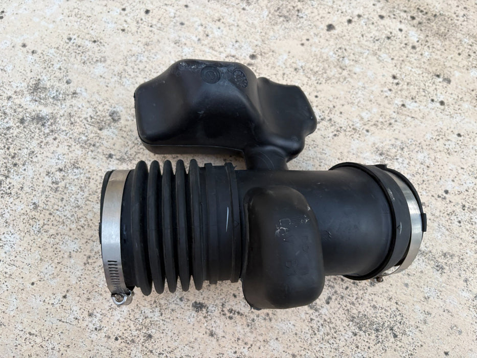 2009 - 2011 CHEVROLET TRAVERSE 3.6L AIR INLET INTAKE DUCT TUBE HOSE OEM