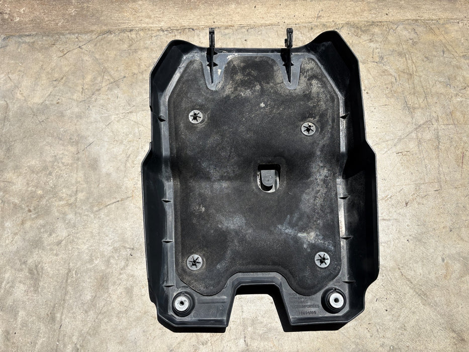 2019 - 2024 Chevrolet Silverado 2.7L Turbo Engine Cover 12695195 OEM