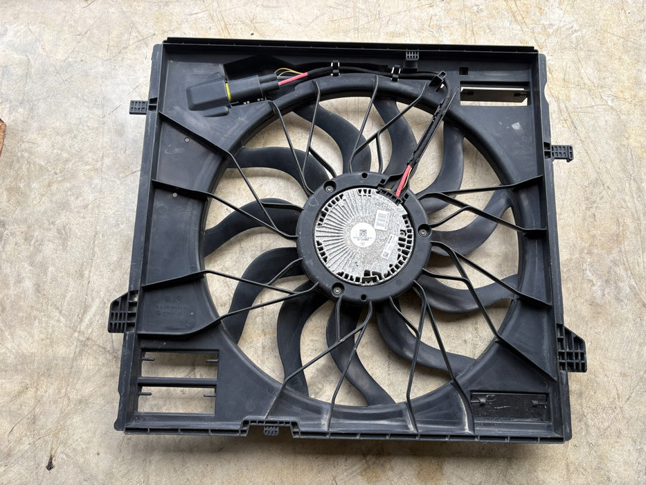 2013 - 2016 Mercedes Benz GL550 4.7L Radiator Fan Cooling Fan Motor OEM