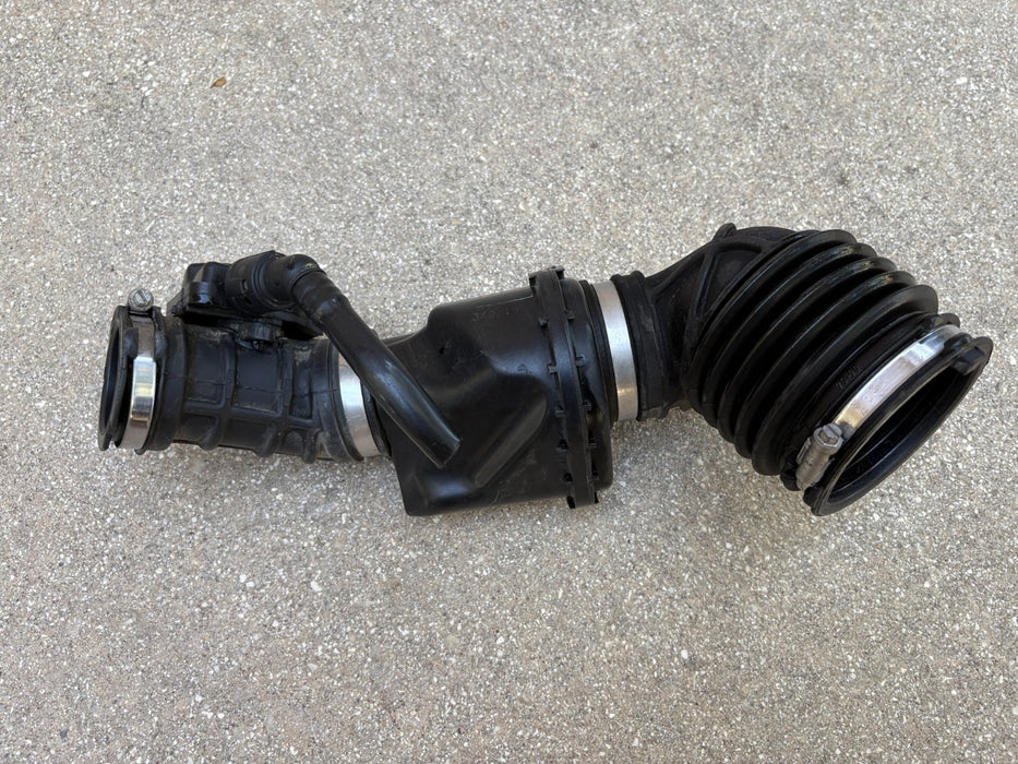 2018-2021 Chevrolet Equinox 1.5L Air Intake Duct Hose 84228127 OEM