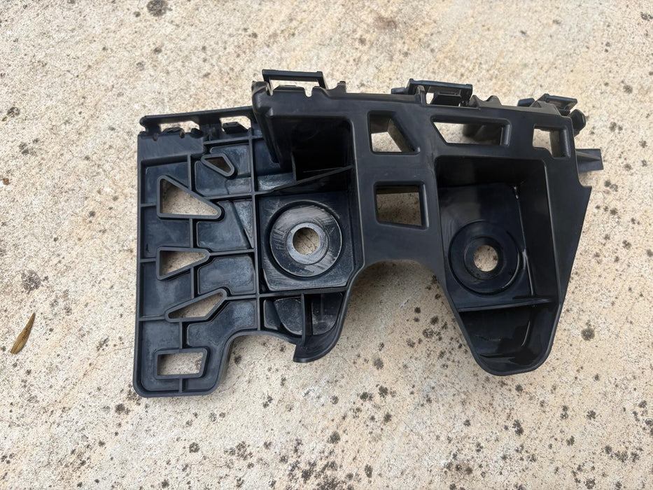 2021 - 2024 Volkswagen Atlas Rear Bumper Right Side Support Bracket OEM