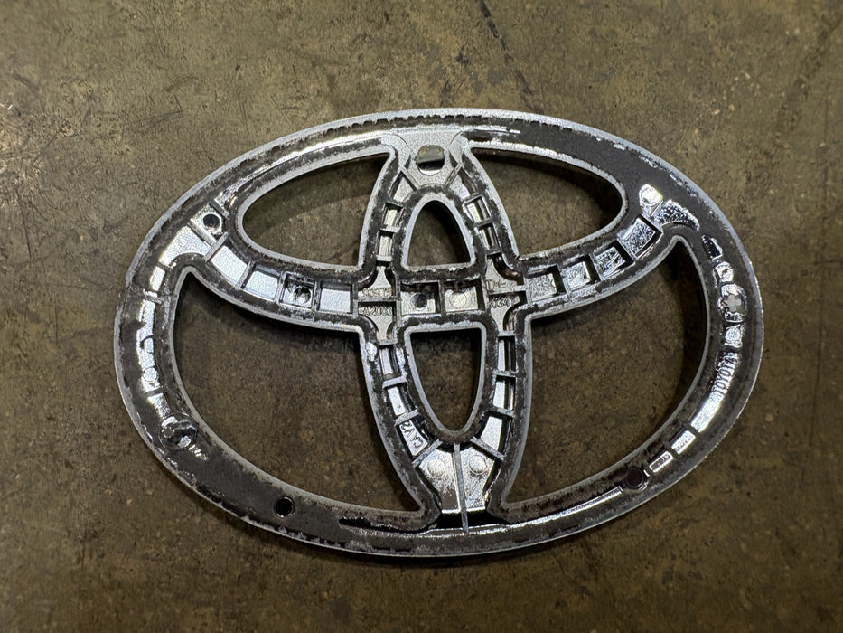 2011 2012 2013 Toyota Corolla Trunk Emblem OEM