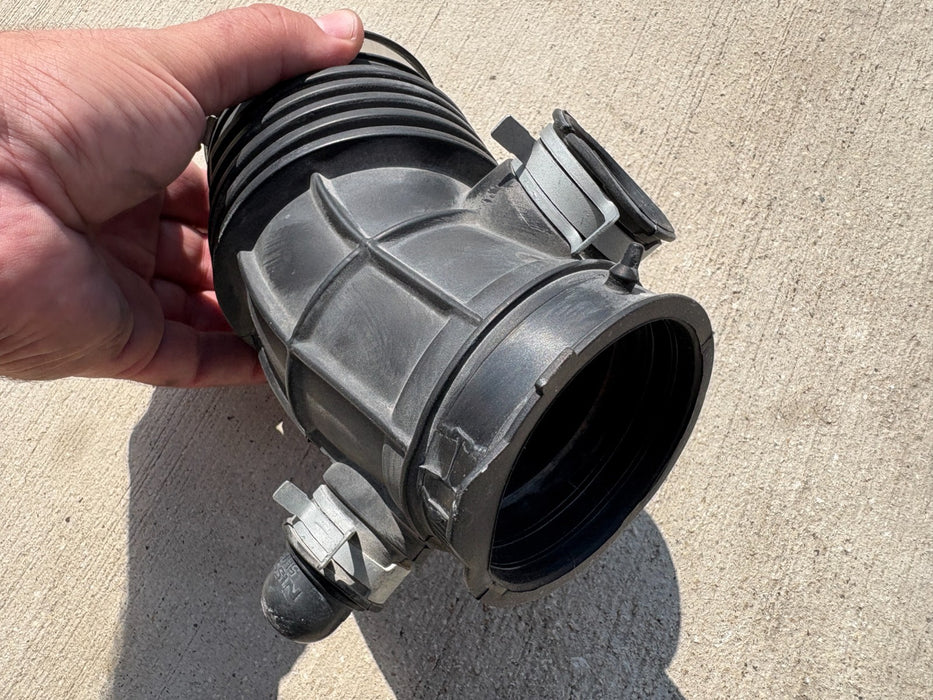 2014-2020 Nissan Rogue 2.5L Engine Air Intake Hose