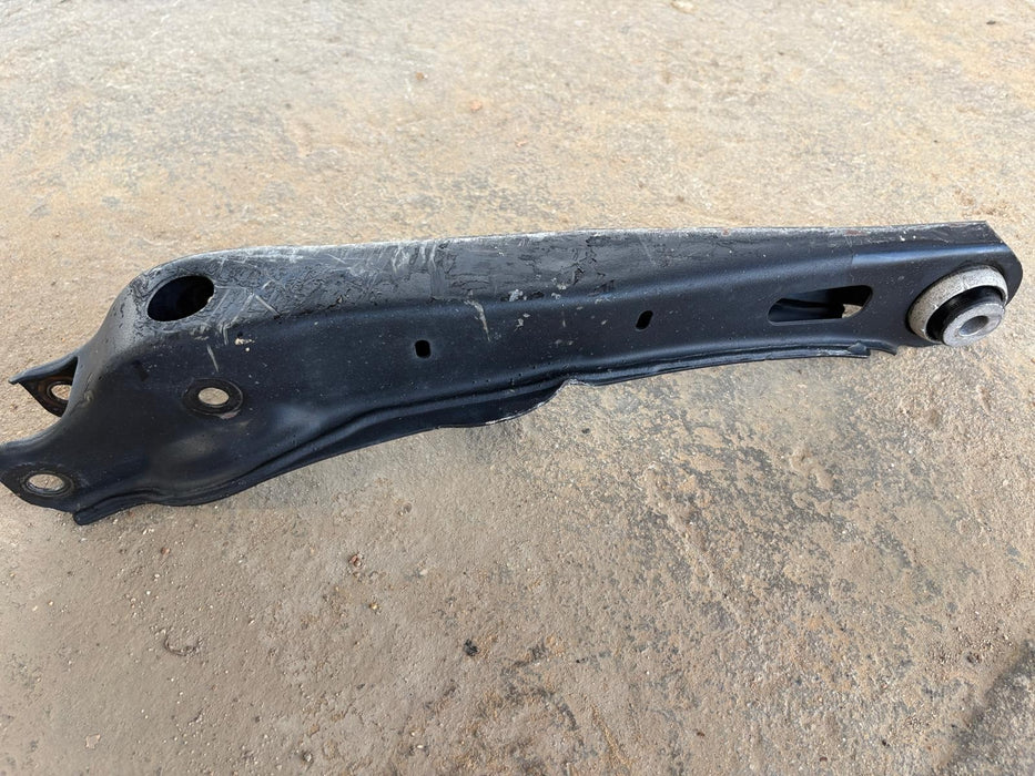 2017 - 2019 CADILLAC XT5 3.6L AWD REAR LEFT DRIVER SIDE LOWER CONTROL ARM OEM