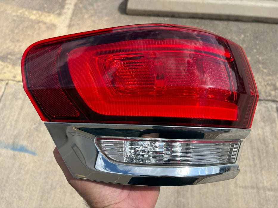 2020-2022 JEEP GRAND CHEROKEE Left Driver Side Outer Taillight P68471329AA OEM