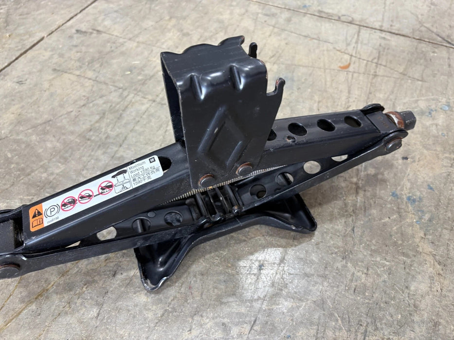OEM, 2007-2017 GMC Acadia, Traverse Spare Tire Jack 1,590 Kg #23299199