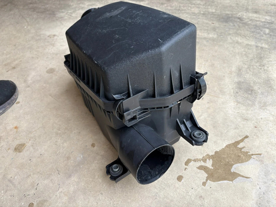 OEM, 2014-2018 Kia Fort Air Cleaner Filter Housing Box 2.0L Fed Emissions