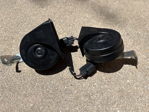 2018 - 2023 Chevrolet Traverse Set Pair Horn Low & High Tone OEM
