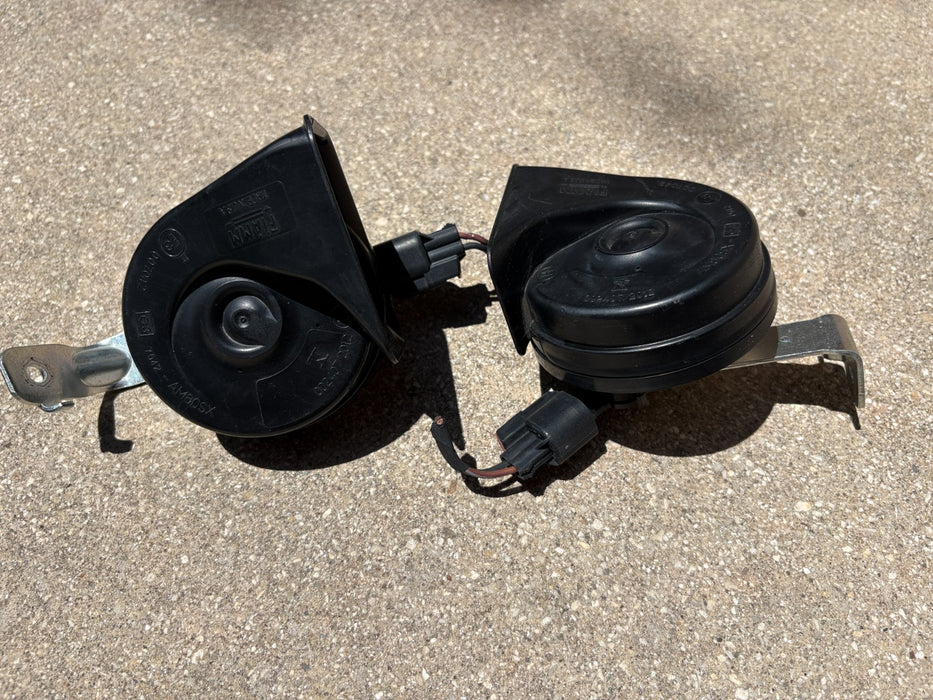 2018 - 2023 Chevrolet Traverse Set Pair Horn Low & High Tone OEM