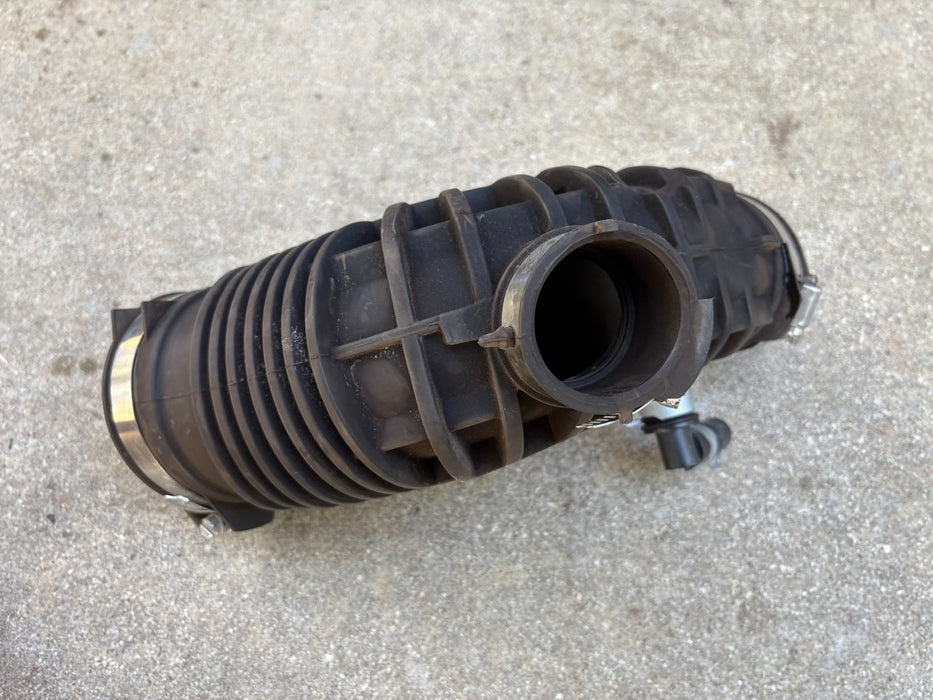 2022-2025 NISSAN ROGUE 2.5 AIR CLEANER FILTER BOX FORWARD DUCT TUBE OEM