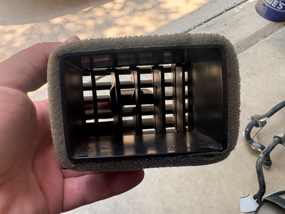 2018-2023 VOLKSWAGEN ATLAS FRONT DRIVER SIDE AIR VENT OEM 3CN819703