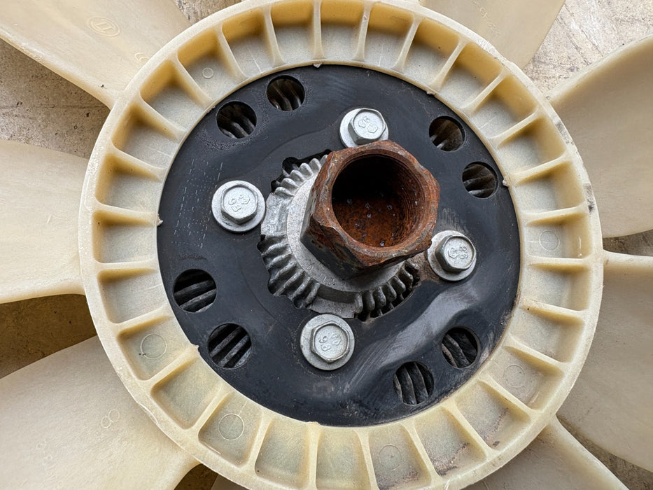 1999 - 2004 Chevrolet Silverado 1500 5.3L 4x2 Fan Clutch w/ Blades OEM