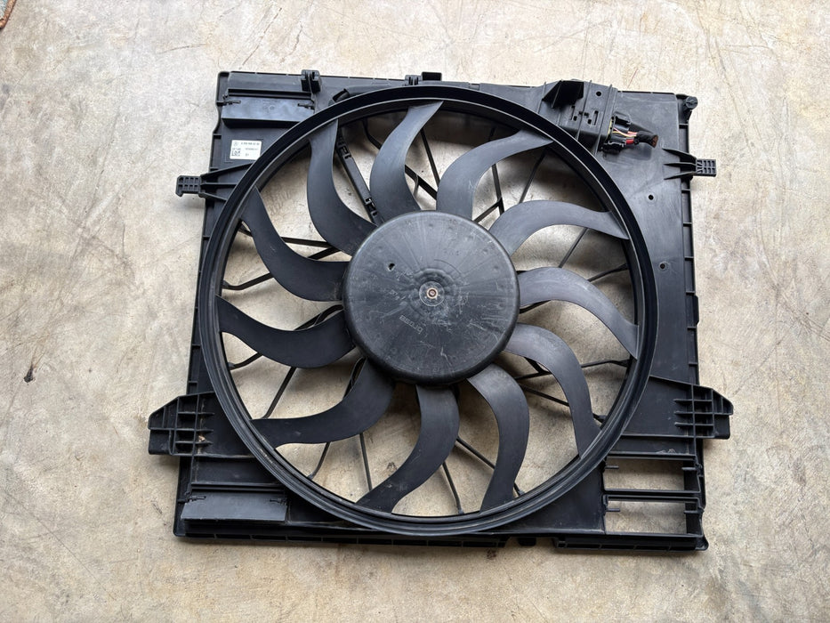 2013 - 2016 Mercedes Benz GL550 4.7L Radiator Fan Cooling Fan Motor OEM