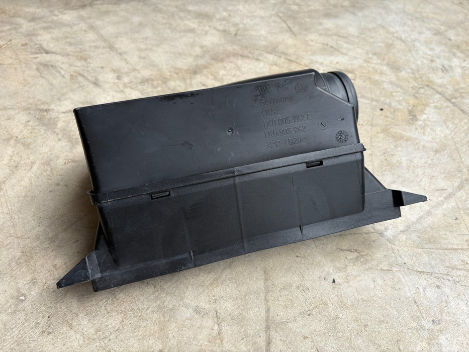 2009 2010 2011 2012 Volkswagen CC AIR INTAKE BOX DUCT INLET TUBE 1K0805962E OEM