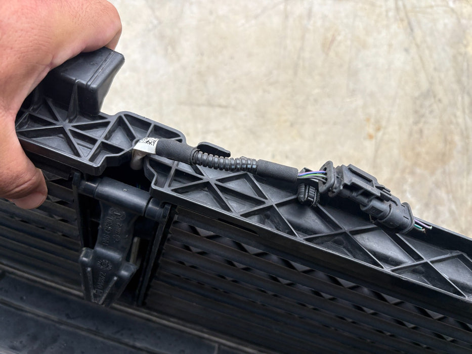 2018 - 2021 GMC TERRAIN RADIATOR AIR DUCT ACTIVE GRILLE AIR SHUTTER OEM