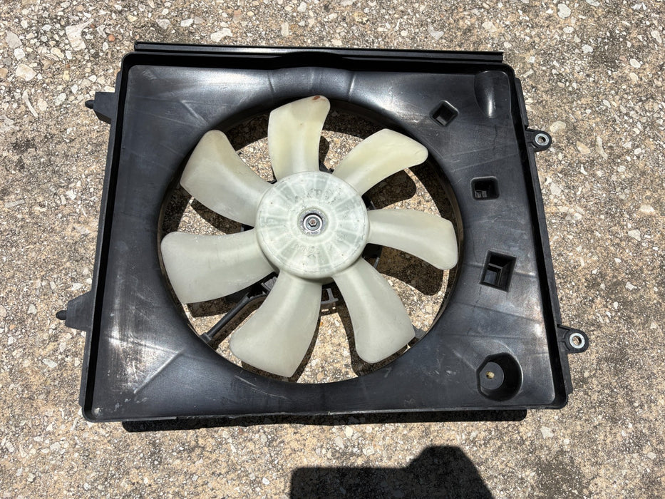 2015-2016 Honda CR-V 2.4L Condenser Fan Motor Right Side Fan Assembly OEM
