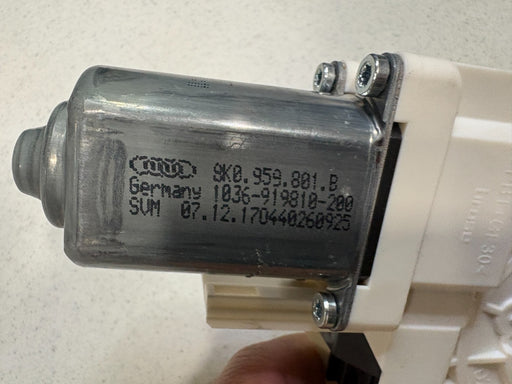 2015-2018 Audi Q3 Front Right Power Window Motor 8K0959801B OEM