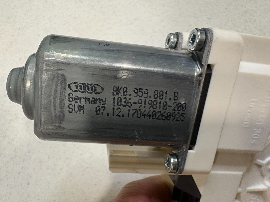 2015-2018 Audi Q3 Front Right Power Window Motor 8K0959801B OEM