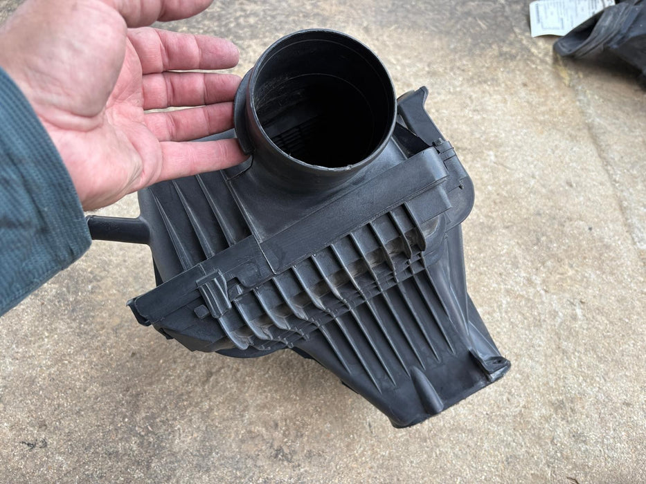 2011-2019 Dodge Challenger 3.6L Air Cleaner Intake Air Box OEM