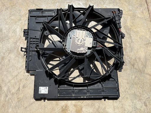2014 - 2018 BMW X4 2.0L Engine Radiator Cooling Fan Motor Assembly OEM