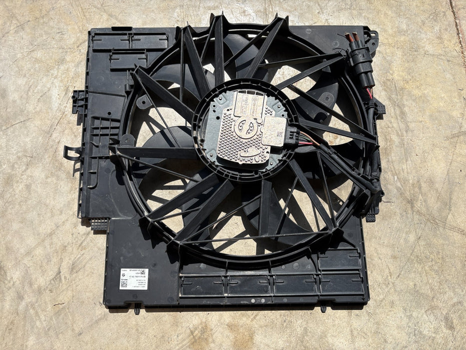 2014 - 2018 BMW X4 2.0L Engine Radiator Cooling Fan Motor Assembly OEM