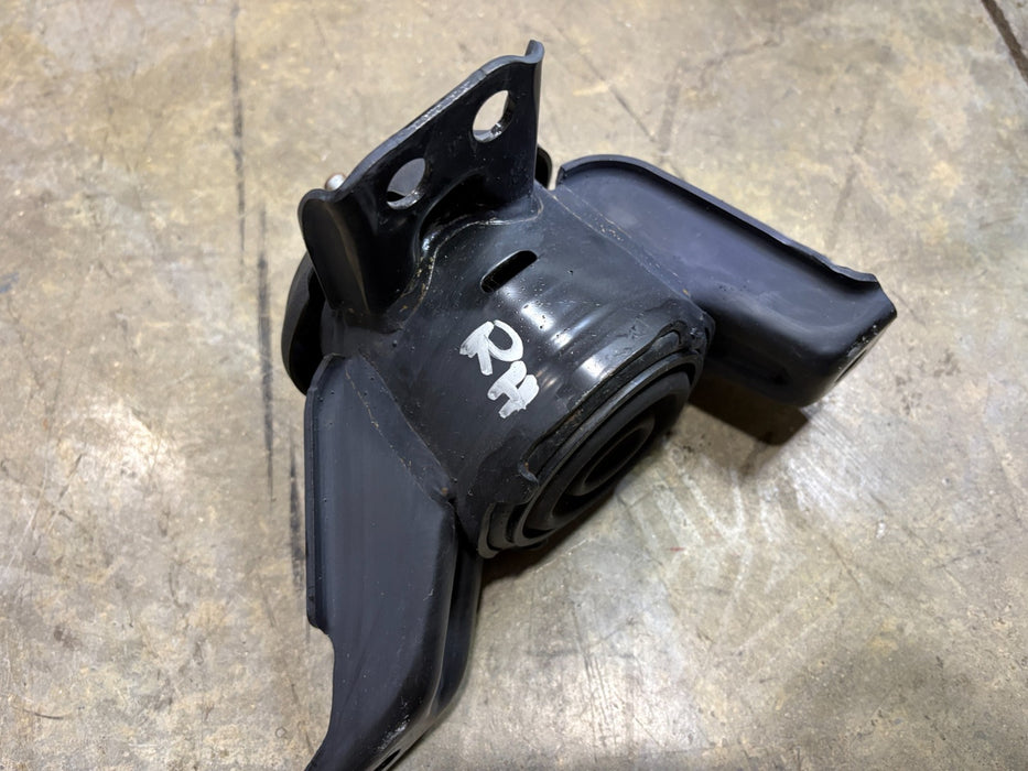 2020-2025 HYUNDAI PALISADE RIGHT ENGINE MOTOR MOUNT SUPPORT 21824-S1100 OEM