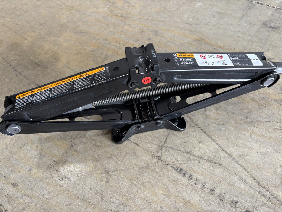 2013, 2014, 2015, 2016, 2017, 2018, 2019 Buick Encore Tire Jack 1250 Kg no tools
