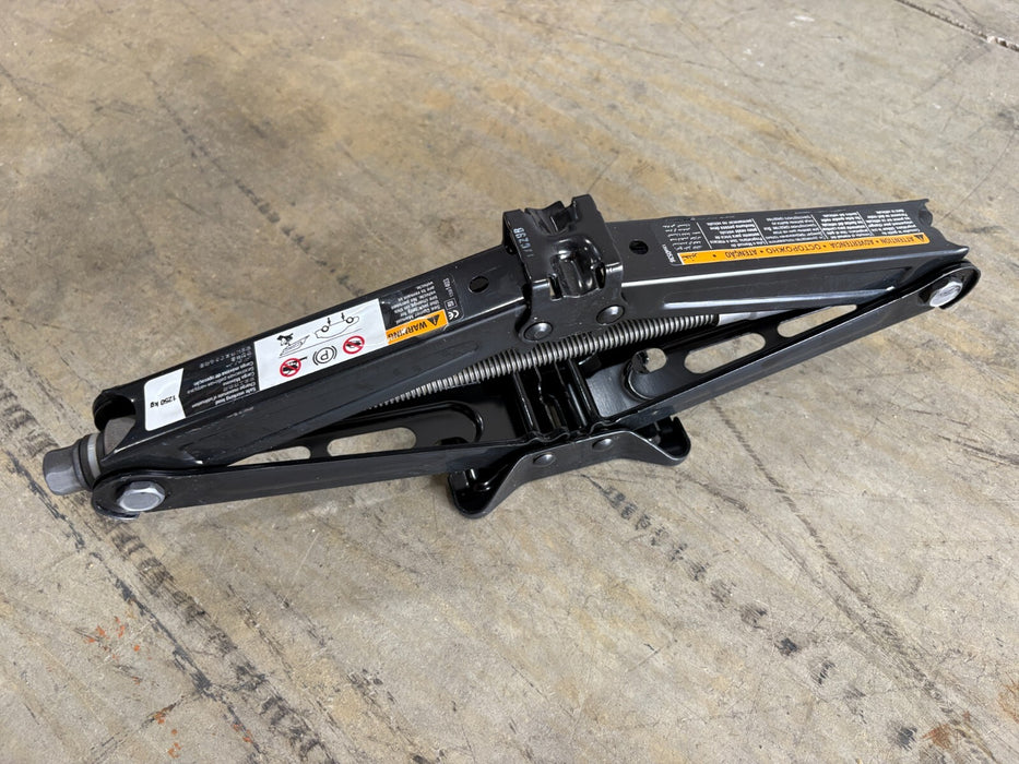 2013, 2014, 2015, 2016, 2017, 2018, 2019 Buick Encore Tire Jack 1250 Kg no tools