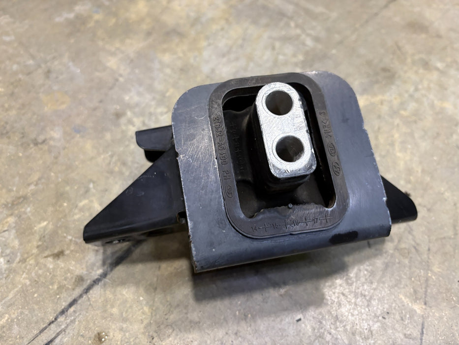 2016-2017 Hyundai Elantra GT 2.0L Left Transmission Mount OEM