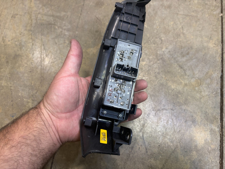 2014-2018 KIA FORTE DOOR SWITCH FRONT RIGHT PASSENGER SIDE 93576-A7200 OEM