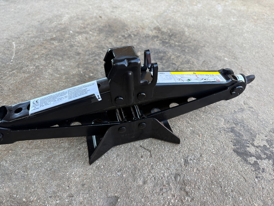 2015, 2016, 2017, 2018 AUDI Q3 JACK ASSEMBLY WITH TOOLS OEM