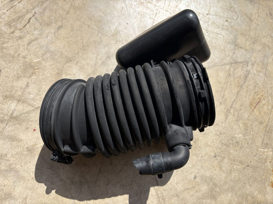 2012 - 2017 Hyundai Azera 3.3L Air Intake Hose 28138-3V300 OEM