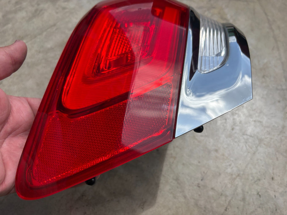 2014-2018 JEEP GRAND CHEROKEE LEFT SIDE TAIL LIGHT OEM P68110017AF
