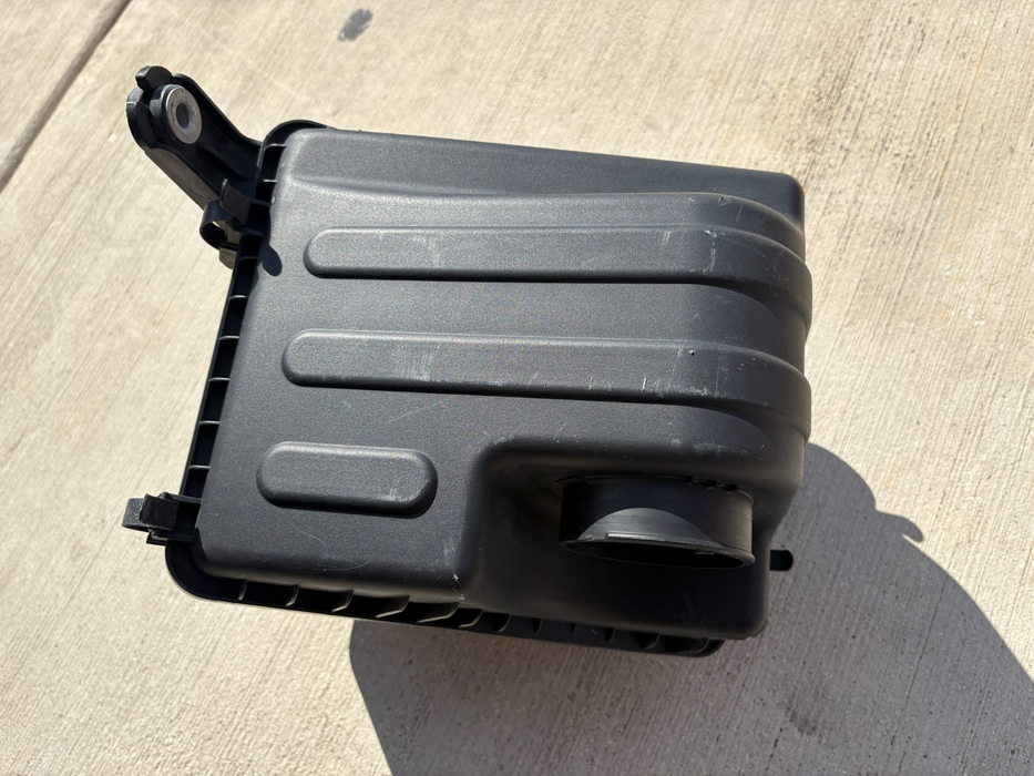 2011-2013 Sorento & 2010-2012 Santa Fe 2.4L Air Intake Cleaner Filter Box, OEM