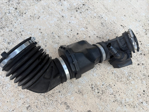 2018–2022 CHEVROLET EQUINOX 1.5L AIR CLEANER OUTLET TUBE OEM