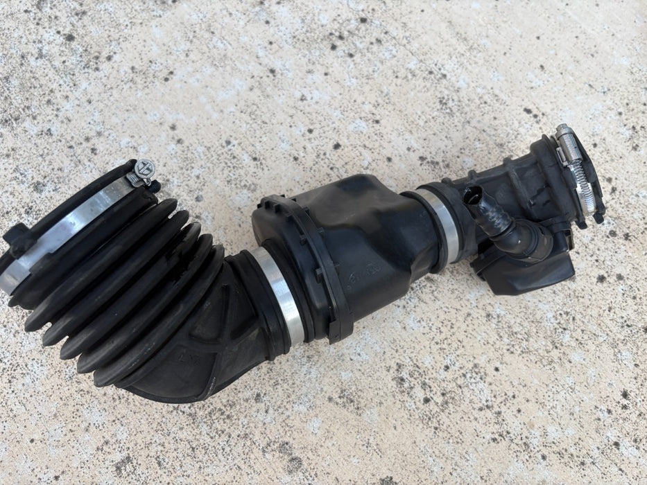 2018–2022 CHEVROLET EQUINOX 1.5L AIR CLEANER OUTLET TUBE OEM